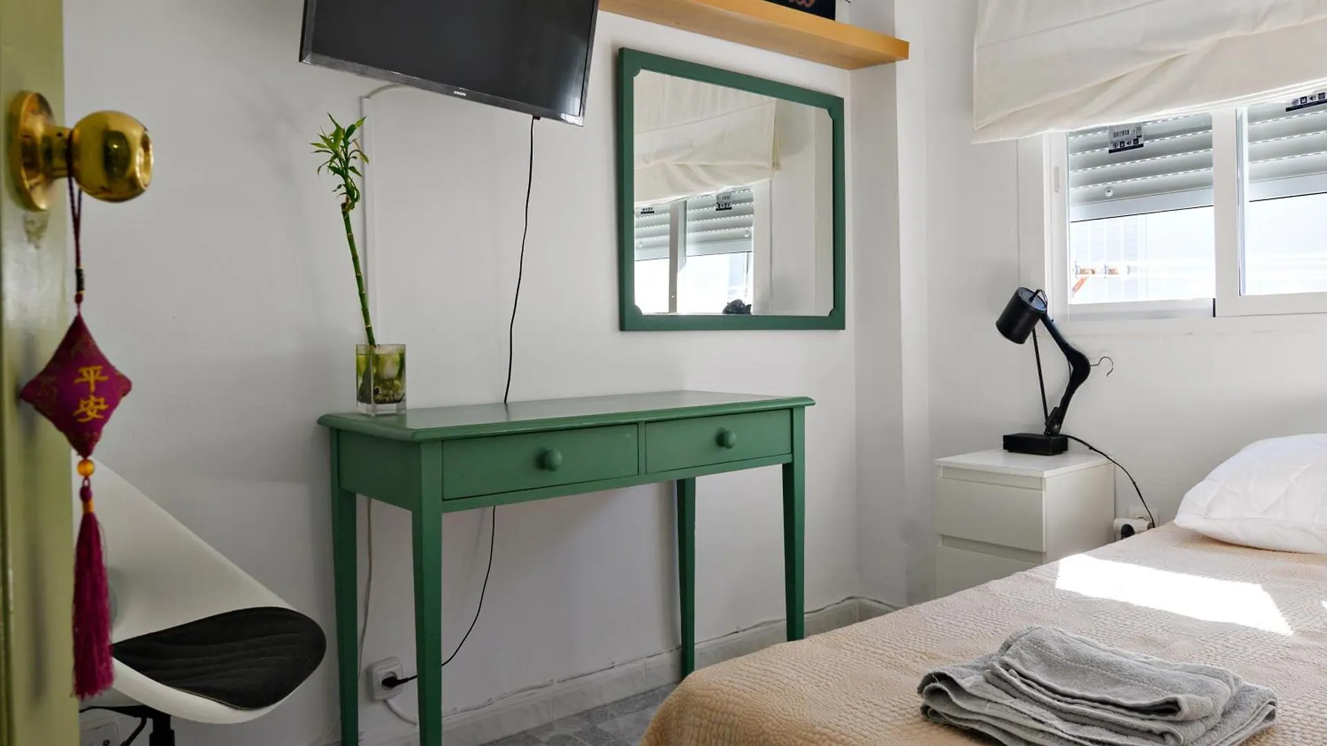 Habitaciones Green Door B&B Camas 0*,  Spain